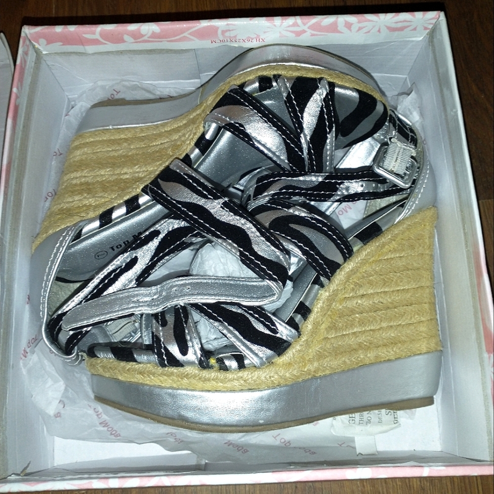 NEW Size 7 Top Moda Zebra Printed Wedged Heels